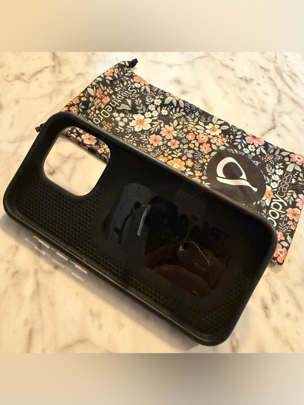 Loopy Case iPhone 16 Pro (Righty) - Picture 3 of 3